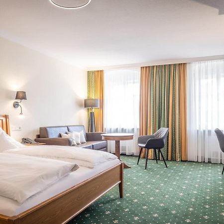 Hotel-Gasthof Hoettl Деггендорф Экстерьер фото