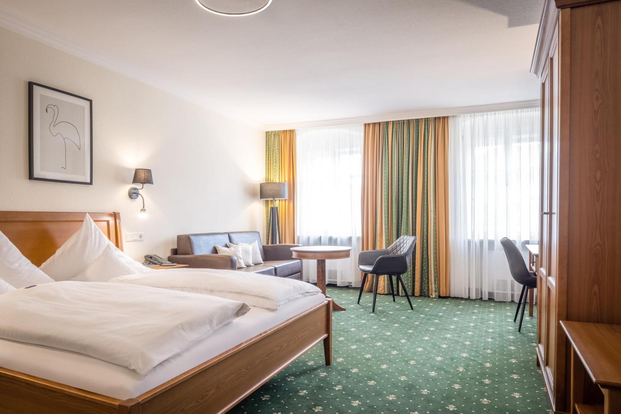 Hotel-Gasthof Hoettl Деггендорф Экстерьер фото